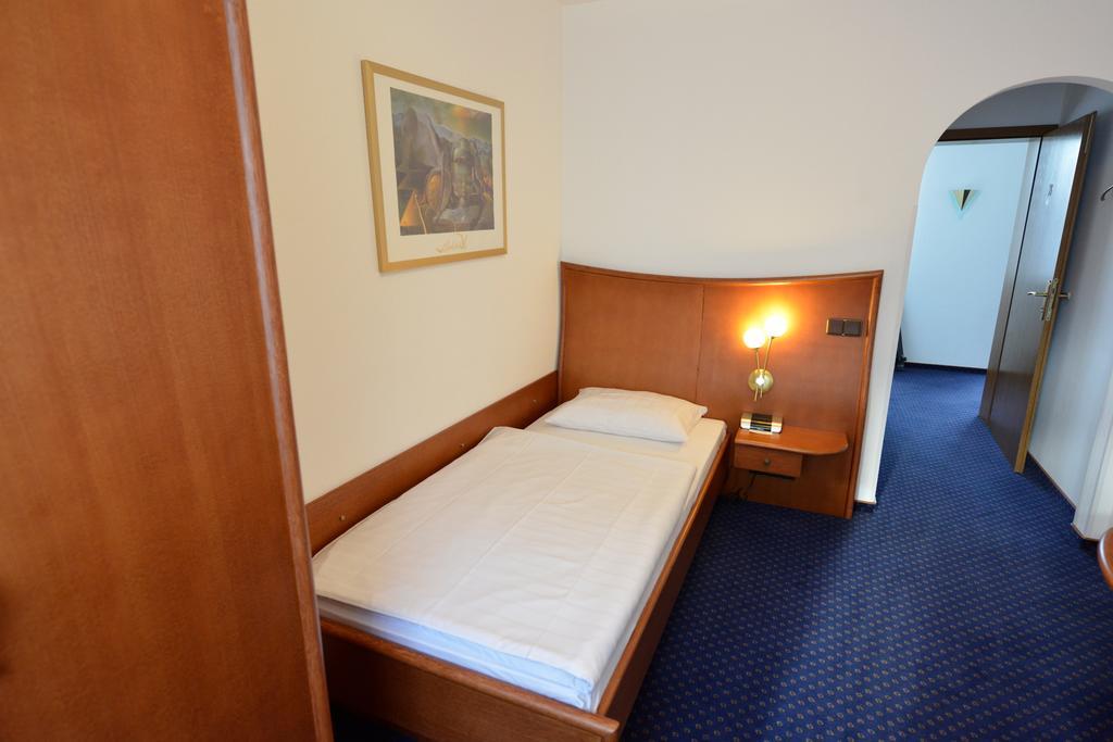 Trollinger Hof Hotel Bad Oeynhausen Bagian luar foto