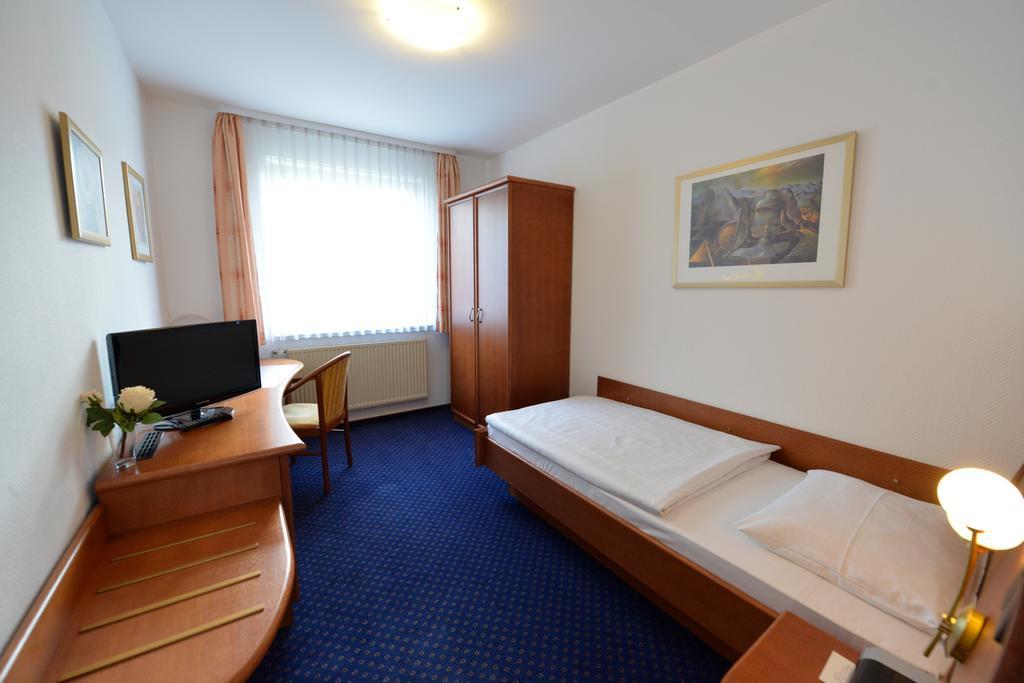 Trollinger Hof Hotel Bad Oeynhausen Bagian luar foto