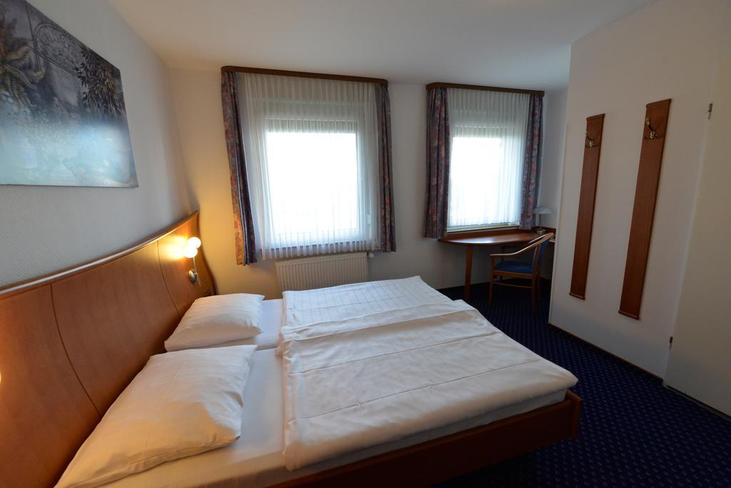 Trollinger Hof Hotel Bad Oeynhausen Bagian luar foto